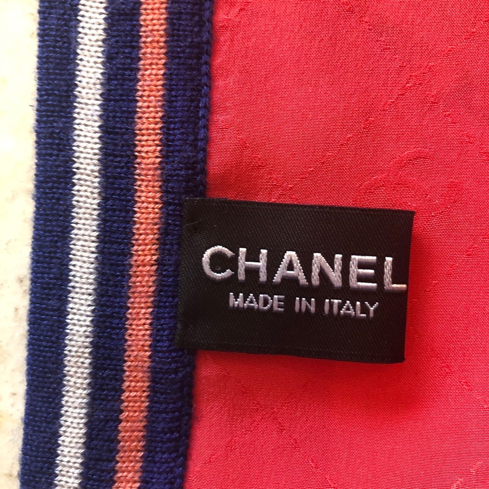 Chanel authentic Print red multicolor silk scarf - Picture 7 of 14
